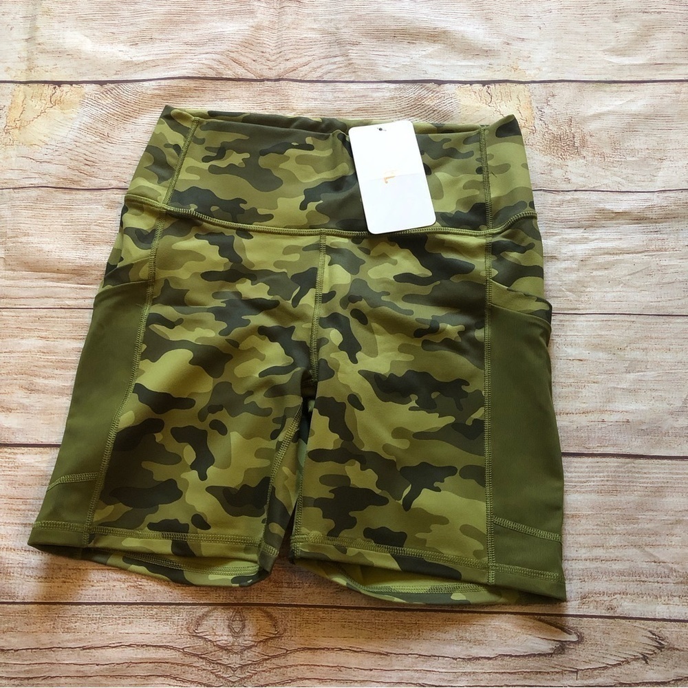 Fabletics Mila High waisted‎ pocket shorts